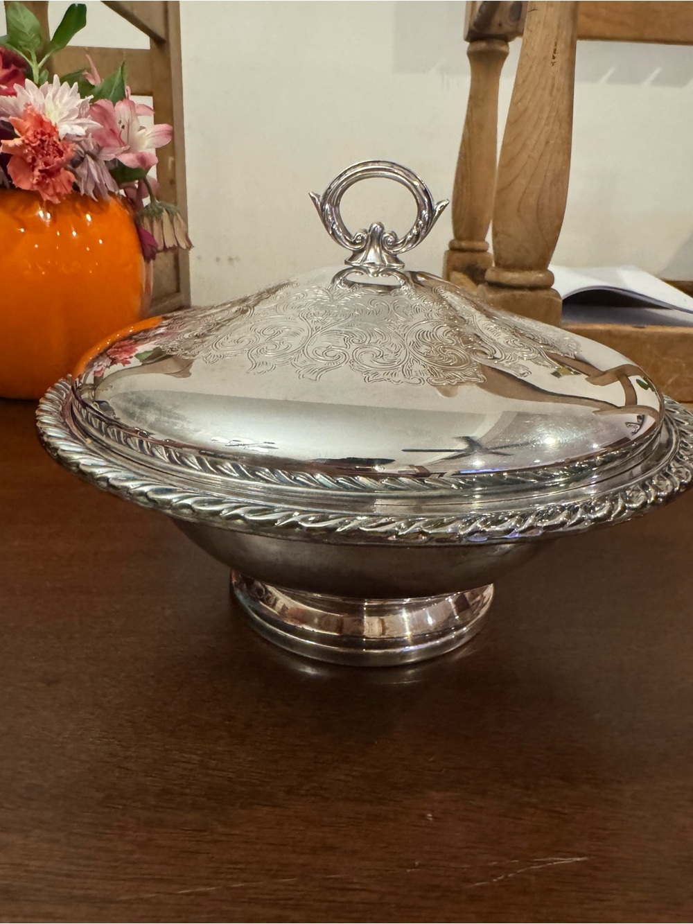 Oneida Silver Plated Lidded Serving Dish with Rope-Edge and Ring Handle